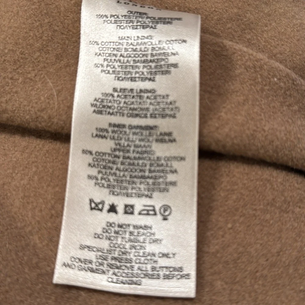 Ladies Burberry Coat with Zip in/out liner. US 10 - Picture 7 of 7